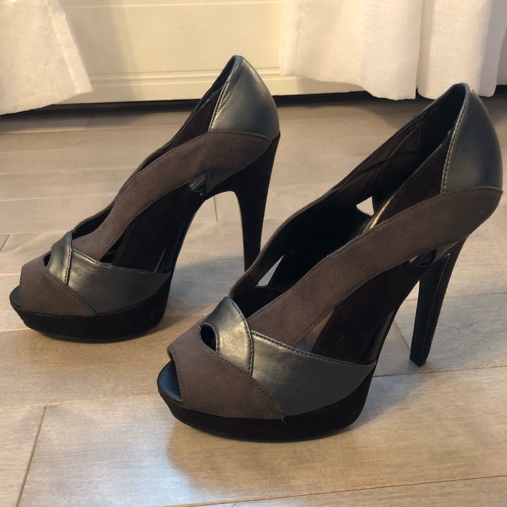 Baker’s peep toe heel